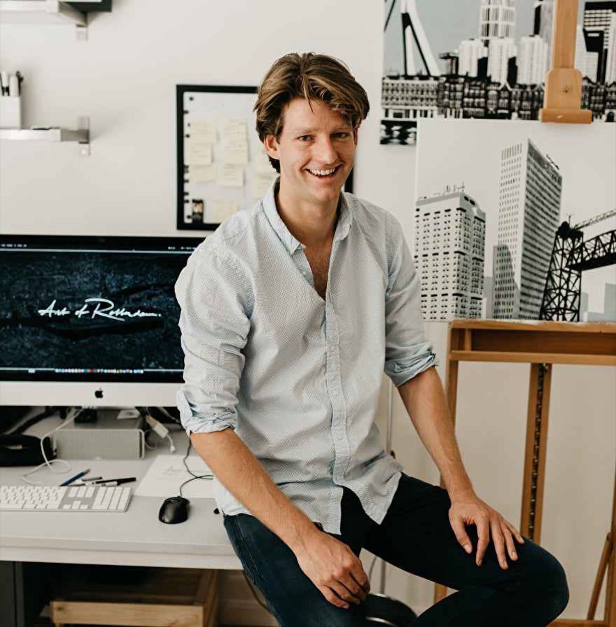 Govert van der Heijden, stedenbouwkundig beeldmaker en illustrator achter Govart, in zijn studio in Vlaardingen